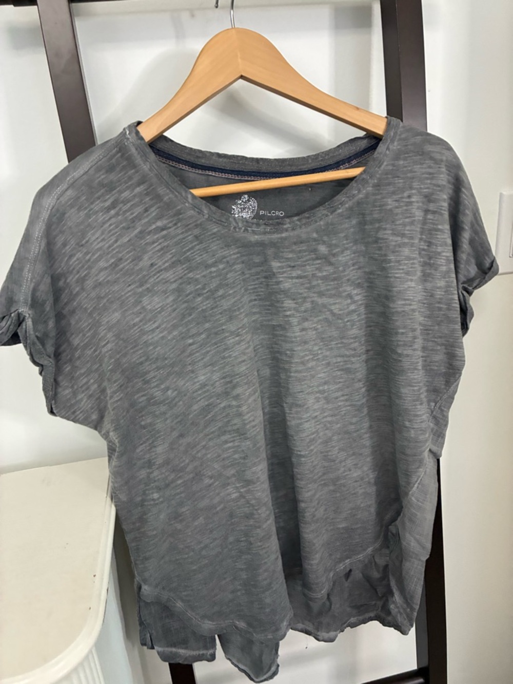 Pilcro Women's Gray Short-Sleeve Tee. Size small. Boho loose fit cotton